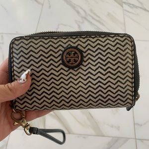Tory Burch vintage wristlet !